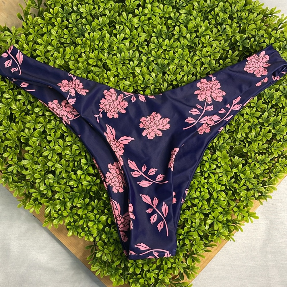 🔥 SALE Zaful Navy and Pink Floral Women's Swim Bottom size 8